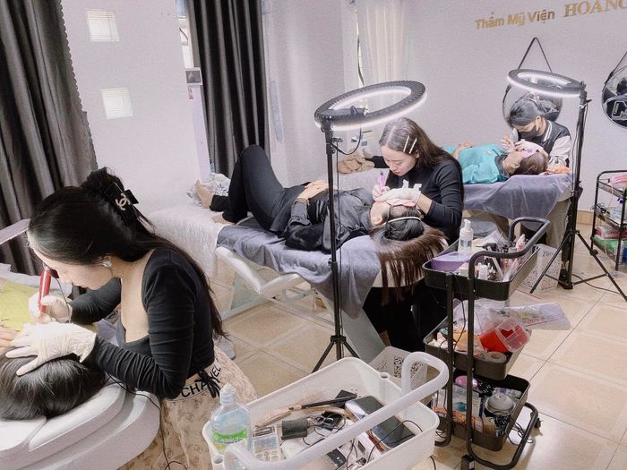 Hình ảnh của Hoàng Hương Academy & Beauty 2