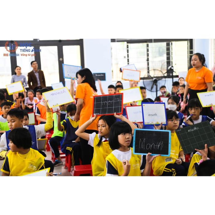 Hình ảnh IRIS English 1