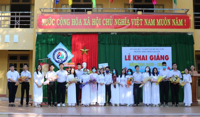 Hình ảnh 2 của Trường THPT Trần Cao Vân