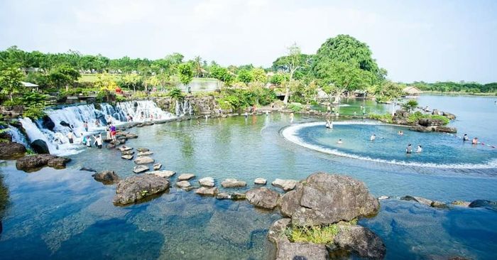 Khung Cảnh Tuyệt Đẹp Tại Khu Du Lịch Suối Mơ Park - Ảnh 1