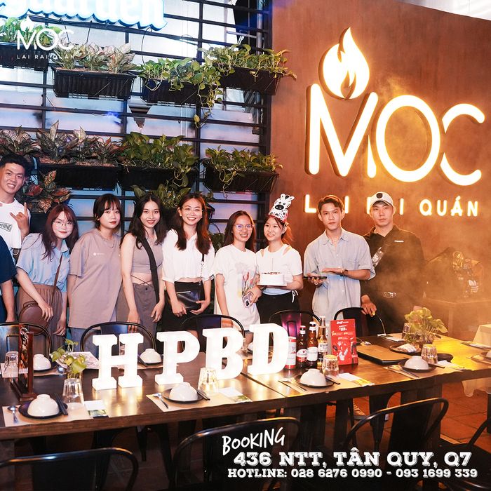 Khách hàng tổ chức sinh nhật tại nhà hàng