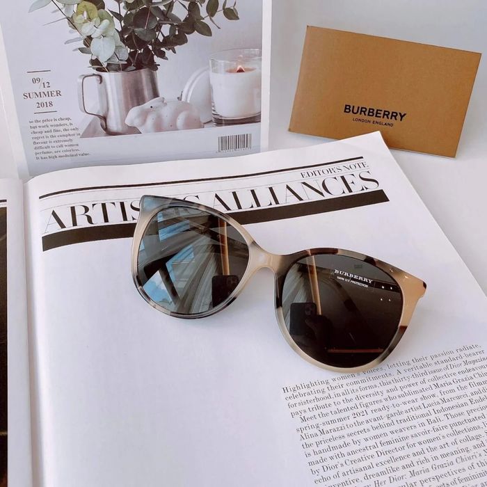 Burberry phiên bản 2