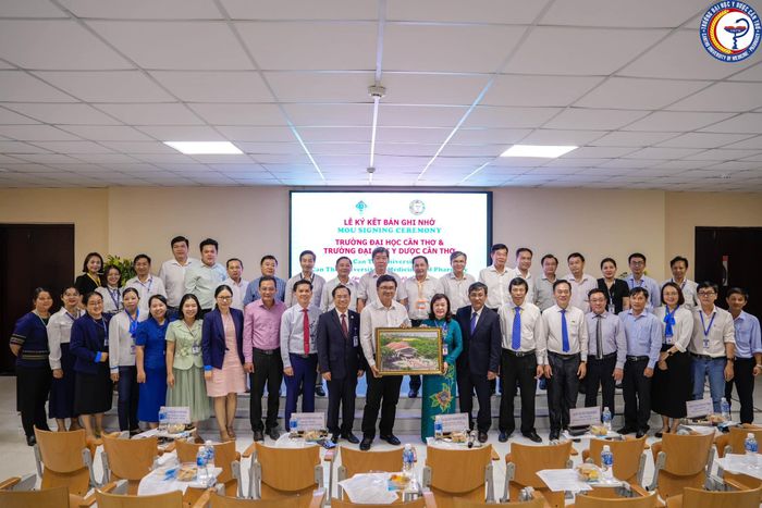 Đại học Y Dược Cần Thơ - Hình ảnh 2