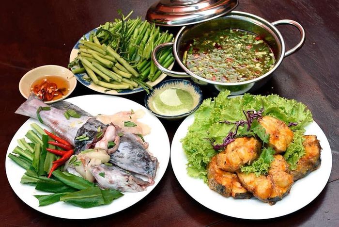 Món ăn tại nhà hàng - ảnh 1