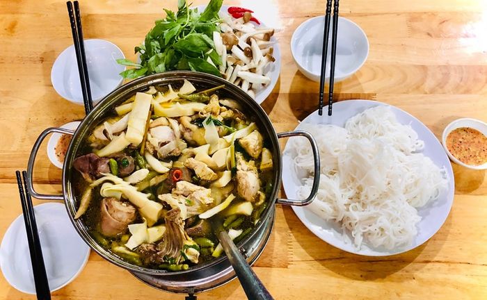 Hình ảnh Lẩu gà tiềm ớt hiểm Trọng Phát 2