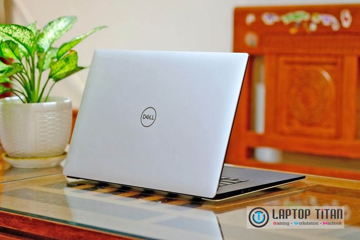 Hình ảnh Laptop Titan 2
