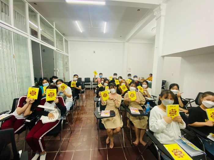 Hình ảnh 2 của Ms Hoa TOEIC