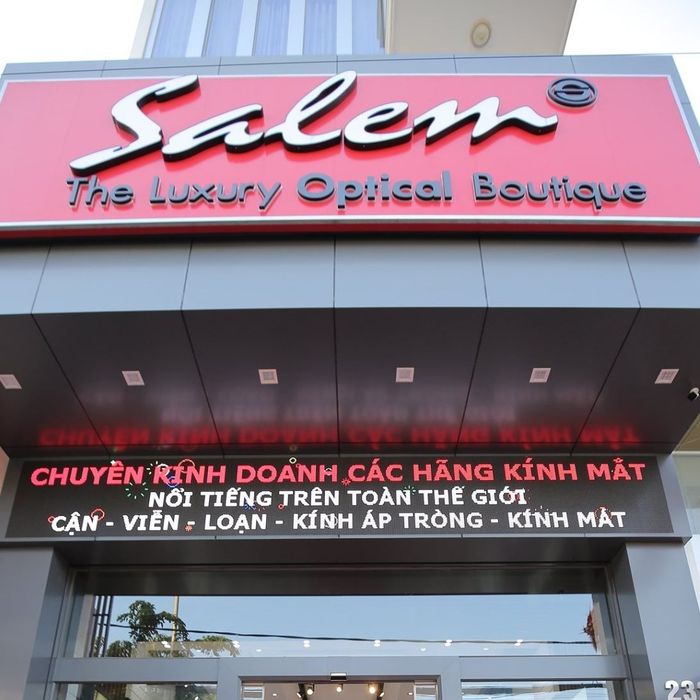 Mắt kính Salem The Luxury Optical Boutique hình 2