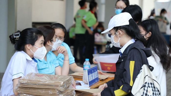 Thông tin về hồ sơ và thời gian nhập học đại học