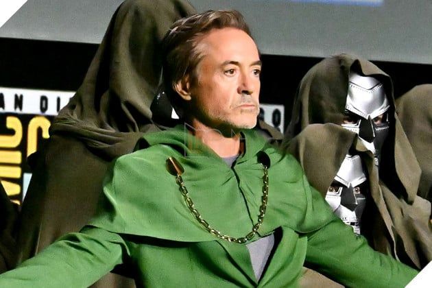 Robert Downey Jr., người đã từng thủ vai Iron-Man, hé lộ cách mà Kevin Feige thuyết phục anh đảm nhận vai Doctor Doom.