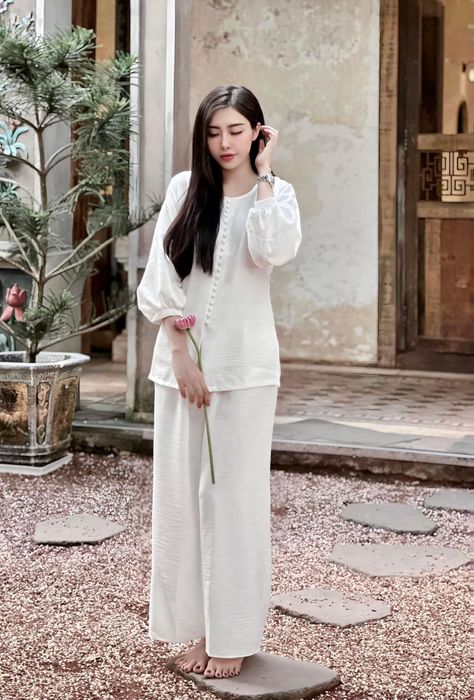 Pháp phục Ngọc Tú hình 1