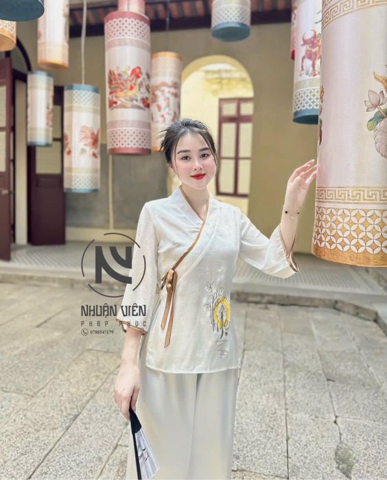 Pháp Phục Nhuận Viên hình 2