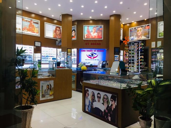 Kính thuốc Sỹ Hoàng hình 1