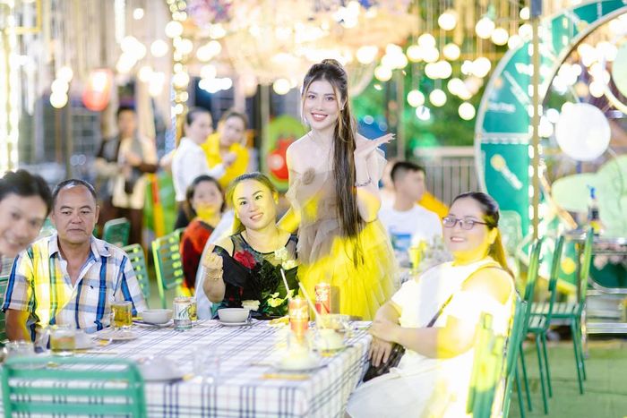 Khách tổ chức sinh nhật tại nhà hàng hình ảnh 2