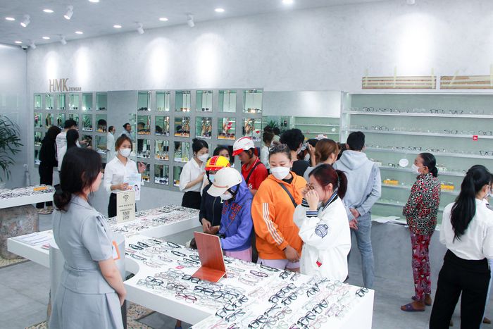 Hình ảnh kính Mắt Kính HMK 1