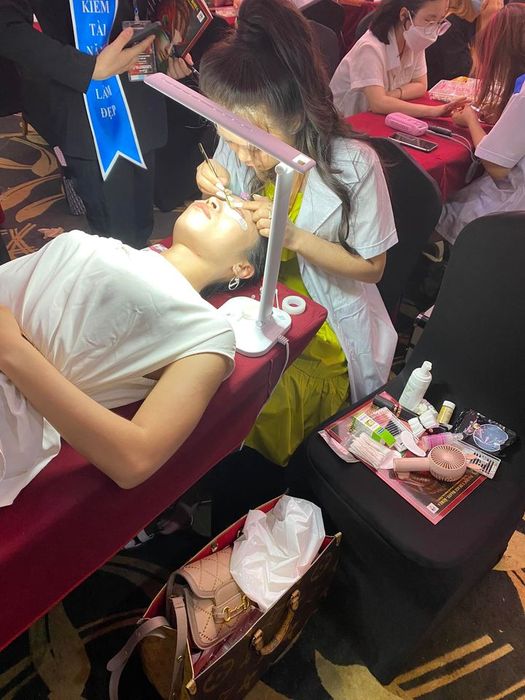 Ut Zenny (Út eyelash nối mi) hình 1