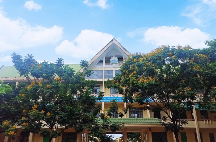 Hình ảnh Trường THPT Chuyên Nguyễn Chí Thanh 2