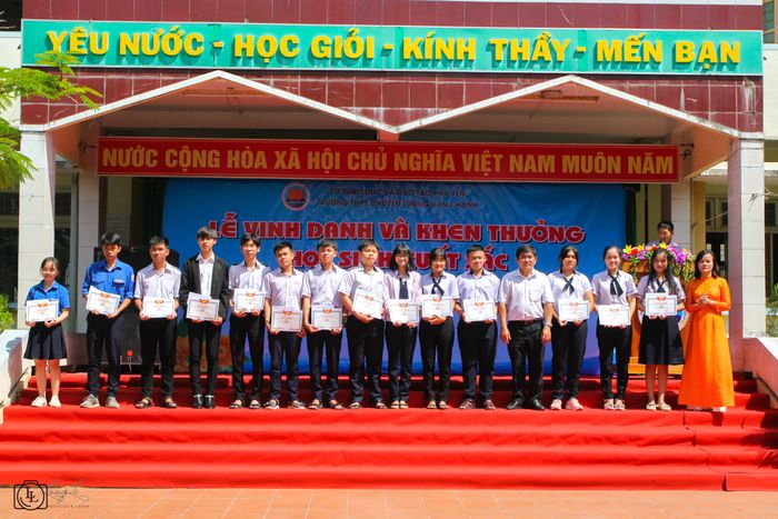 Trường THPT Chuyên Lương Văn Chánh - Hình ảnh 1