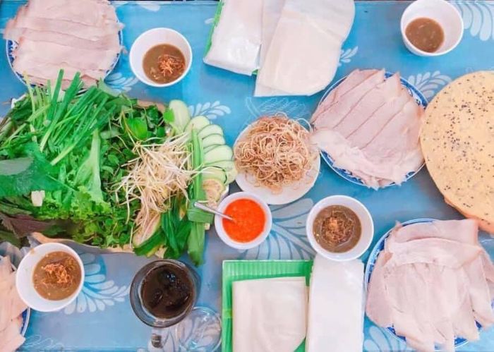 Hình ảnh 1 của Bánh Tráng Cuốn Thịt Heo Bà Hường