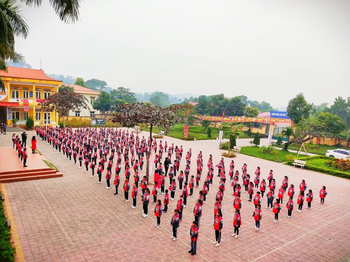 Hình ảnh 1 của Trường Tiểu học & THCS Âu Lâu
