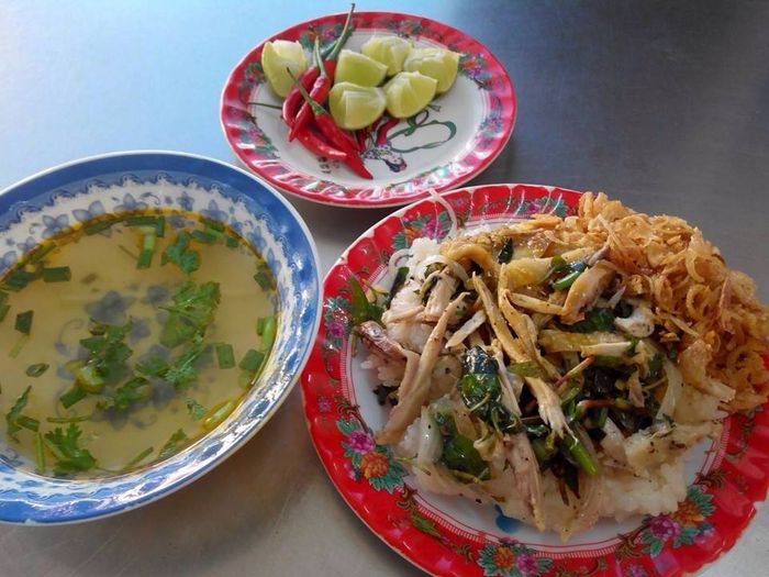 Xôi và Bún măng gà bà Vui - Hình ảnh 1