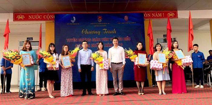 Ảnh GV Giỏi tại Trường THCS Dương Hà 1