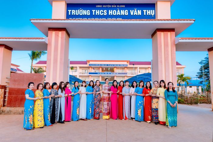 Hình ảnh 1 của Trường THCS Hoàng Văn Thụ