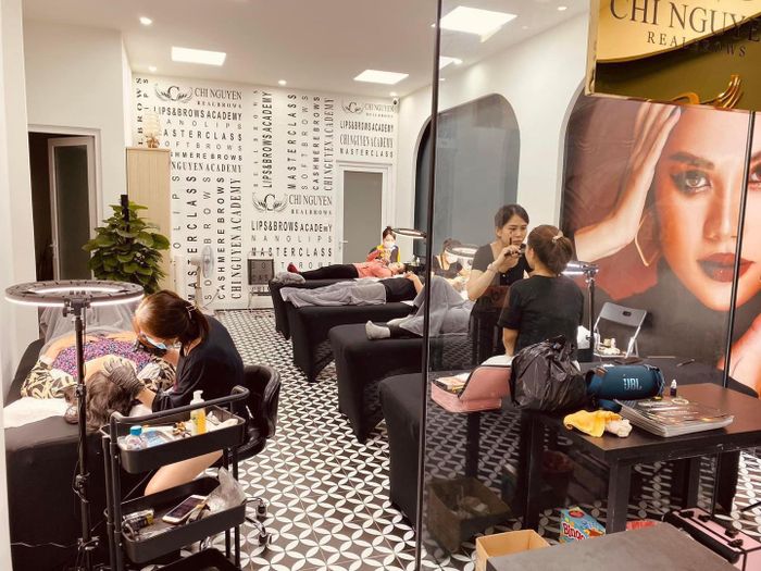 Chi Nguyễn Realbrows hình ảnh 1