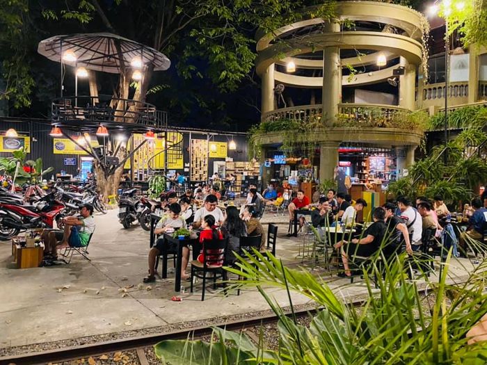 Hình ảnh 1 tại Gà Tiềm Nhà Đôi