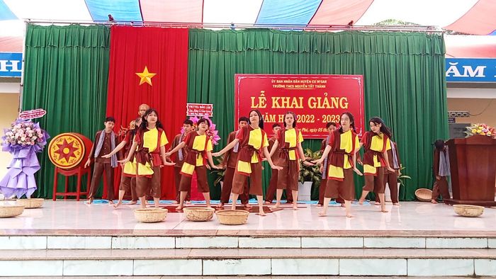 Trường THCS Nguyễn Tất Thành - Hình ảnh 2