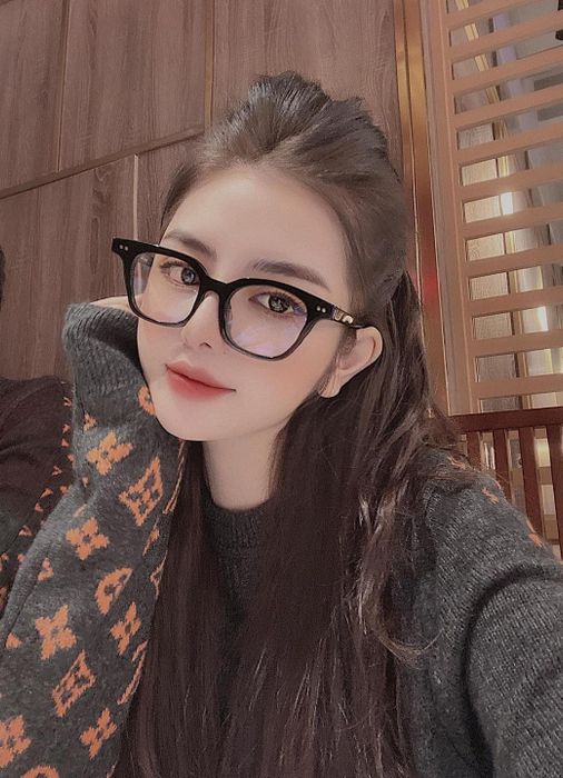 Hình ảnh Siêu thị kính mắt UNI 2