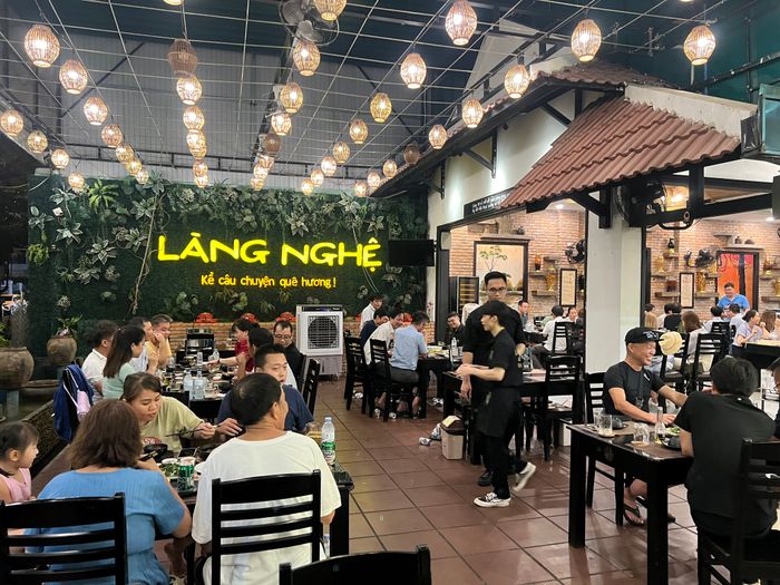 Nhà hàng Làng Nghệ hình 1