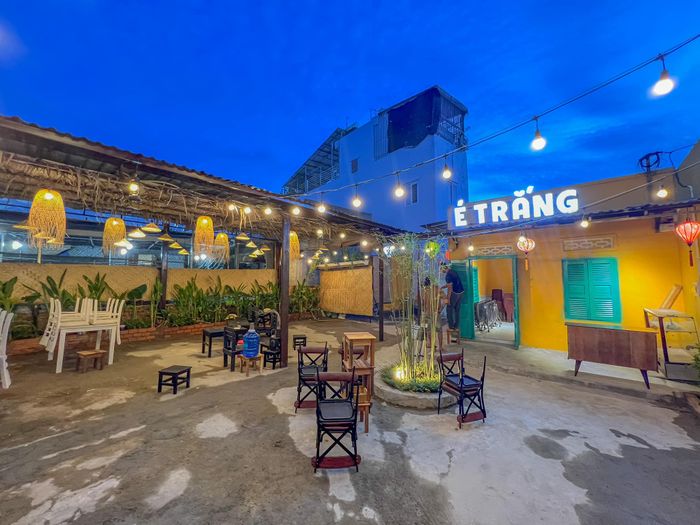 Hình ảnh Tiệm Nhậu É Trắng 1