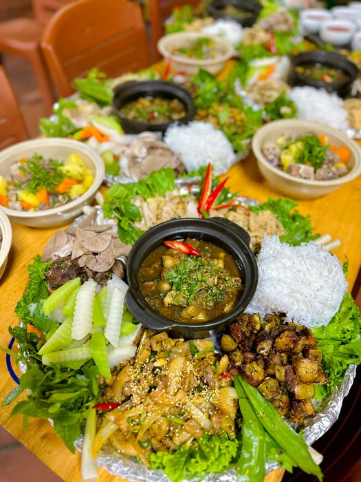 Ảnh 1 của Nhà Hàng Hoàn Râu