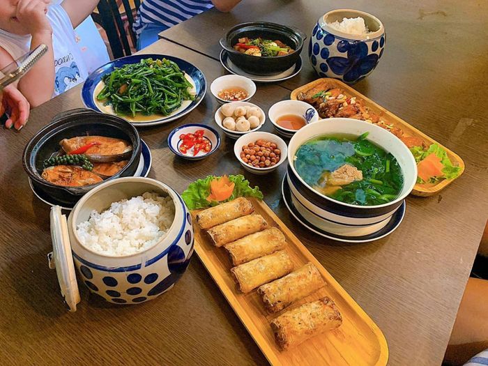 Hình ảnh 1 của CƠM NHÀ LINH