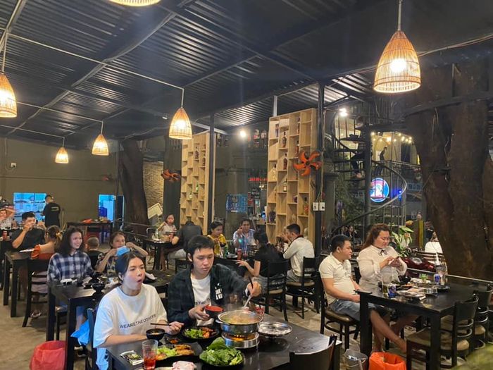 Hình ảnh 2 của Gà Tiềm Nhà Đôi