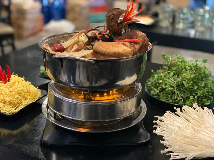 Hình ảnh 3 của Gà Tiềm Nhà Đôi