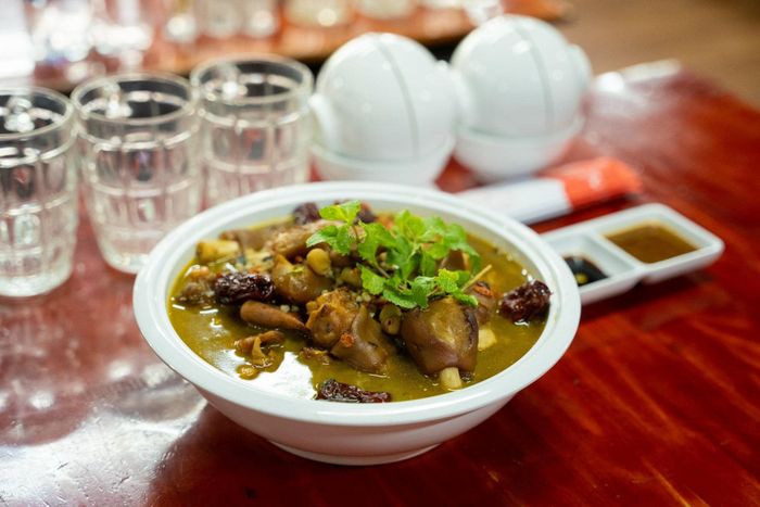 Nhà Hàng Hải Quan Dê Núi - Hình ảnh 2