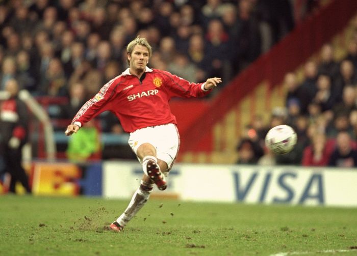 Tư thế sút phạt đặc trưng của David Beckham ảnh 1