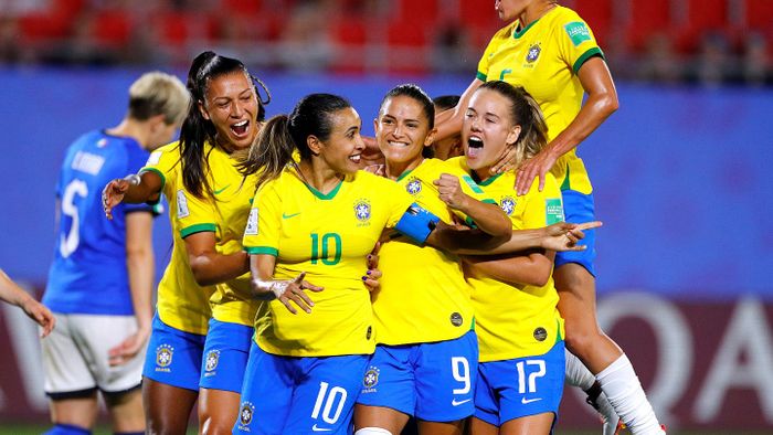 Marta xuất sắc nhưng vẫn chưa thể giúp Brazil giành chức vô địch