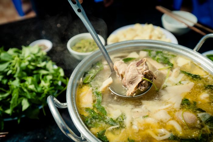 Lẩu gà lá é Tao Ngộ hình ảnh 1