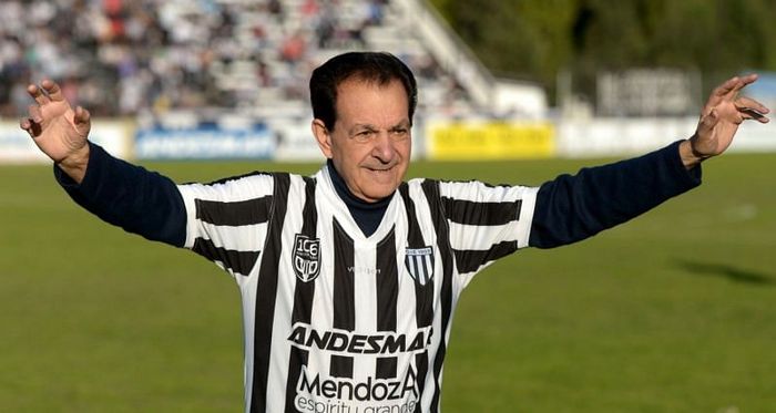 Victor Legrottaglie ít được nhớ đến ở Argentina vì chỉ gắn bó với một câu lạc bộ nhỏ, ảnh 1