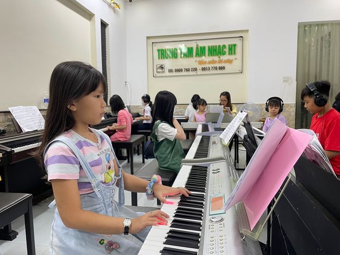 Ảnh 1 của Trung Tâm Âm Nhạc HT