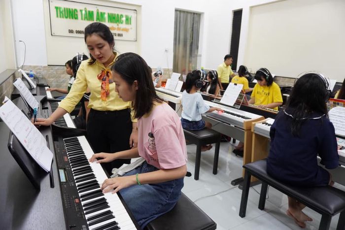 Ảnh 2 của Trung Tâm Âm Nhạc HT