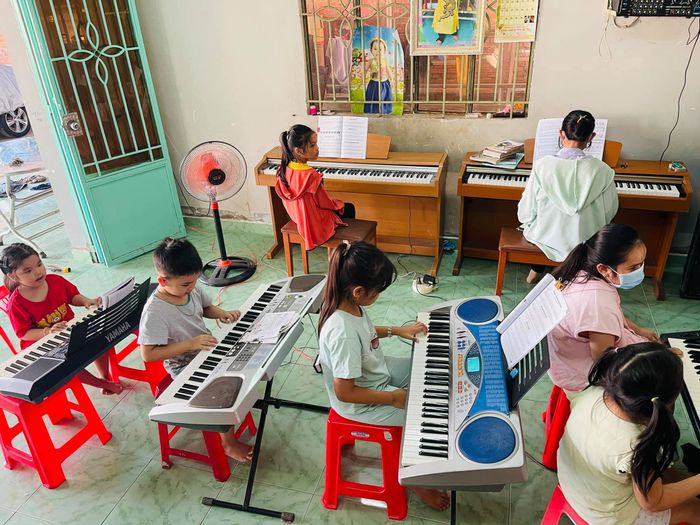 Trung tâm Âm nhạc Hồng Phúc - Ảnh 2