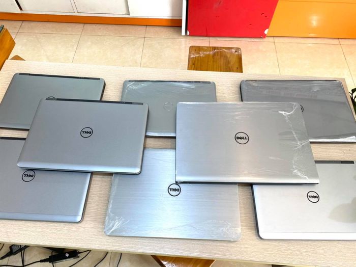 Hình ảnh SIÊU THỊ Laptop cũ tại Thái Nguyên - Bạch Gia Store 2