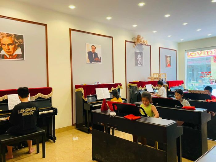 Hình ảnh Piano Mozat Hạ Long 1