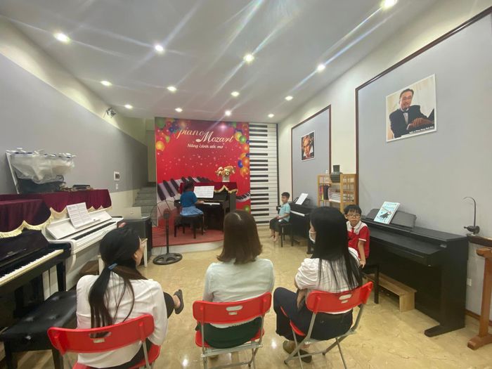 Hình ảnh Piano Mozat Hạ Long 2