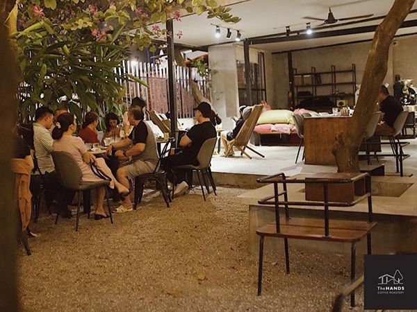 Không gian của The Hands Coffee Roastery - Ảnh 2