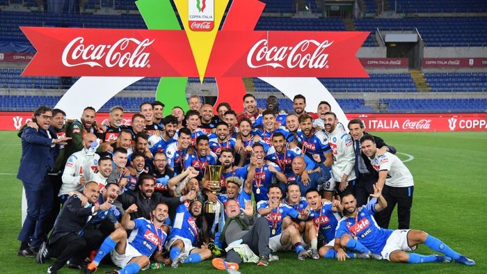 Hình ảnh các cầu thủ Napoli ăn mừng chiến thắng